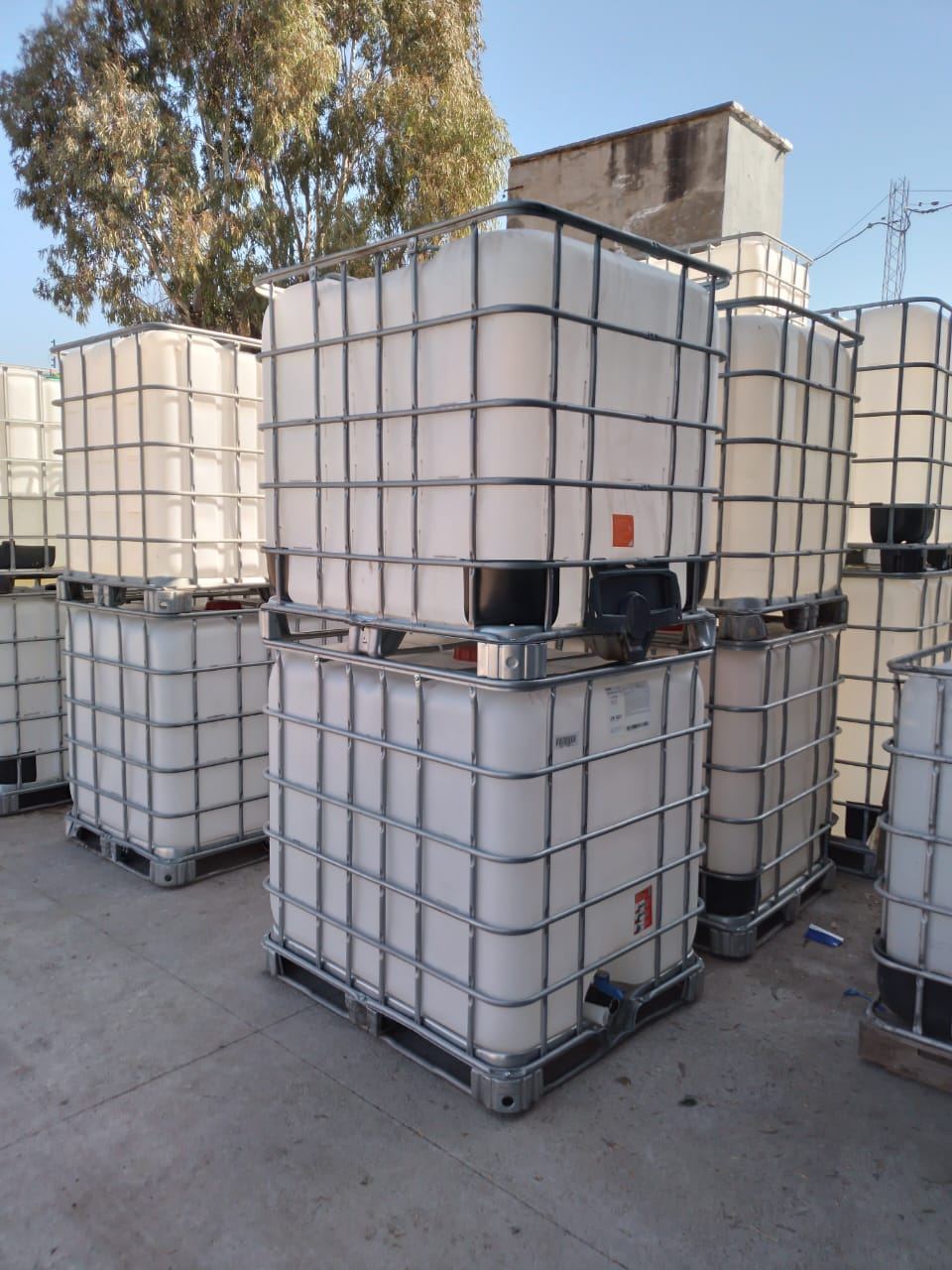 Bins IBC de 1000 litros, también llamados maxibidón, tótem u octobins